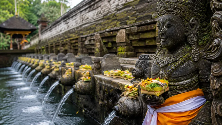 Tirta Empul Temple Entrance Fee, Dress Code & Hours
